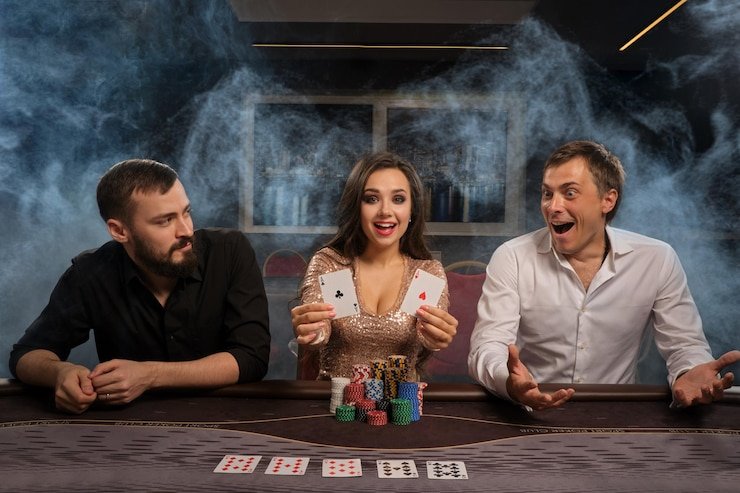 Ruang kasino live dengan dealer profesional dan pengalaman interaktif